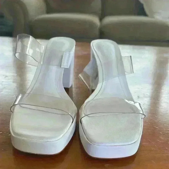 Shutz women's ARIELLA PLATFORM VINYL SANDAL size 10B - Picture 7 of 11